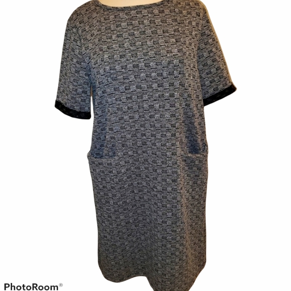 Black and grey print dress with front pockets Size Medium - Picture 1 of 7